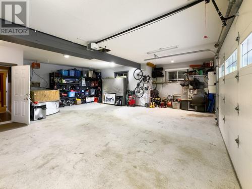 2593 Glenmount Place, Blind Bay, BC - Indoor Photo Showing Garage