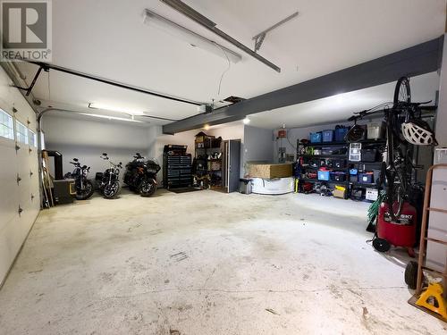 2593 Glenmount Place, Blind Bay, BC - Indoor Photo Showing Garage