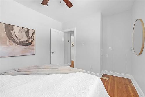 112 Prince George Avenue, Hamilton, ON - Indoor Photo Showing Bedroom