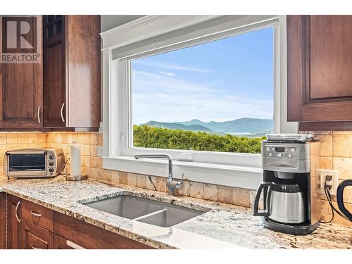 4400 Crystal Drive, Vernon, BC - Indoor Photo Showing Kitchen With Double Sink