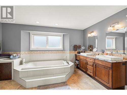 4400 Crystal Drive, Vernon, BC - Indoor Photo Showing Bathroom