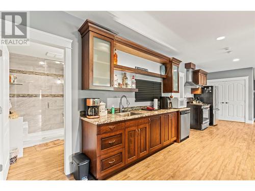 4400 Crystal Drive, Vernon, BC - Indoor Photo Showing Kitchen