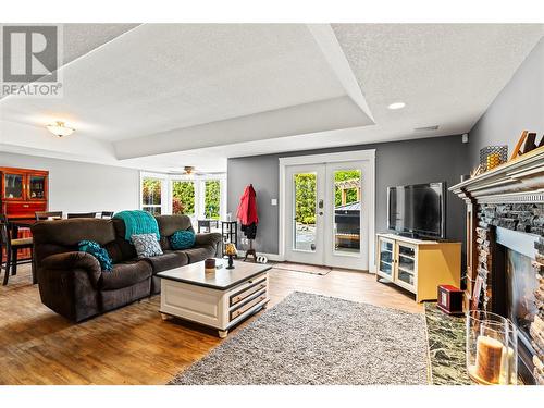 4400 Crystal Drive, Vernon, BC - Indoor Photo Showing Living Room