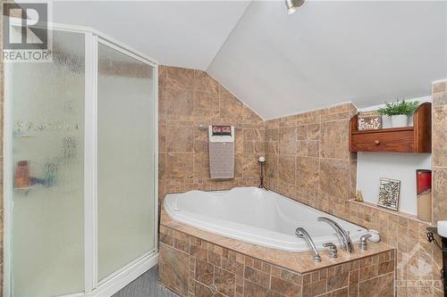 1215 Ste-Marie Road, Embrun, ON - Indoor Photo Showing Bathroom