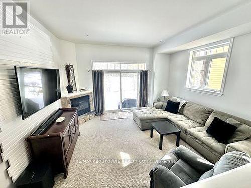 20 - 1579 Anstruther Lake Road, North Kawartha, ON - Indoor Photo Showing Living Room