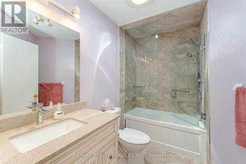 112 Ravenscliffe Court, Brampton, ON - Indoor Photo Showing Bathroom