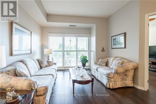 208 - 2075 Amherst Heights Drive, Burlington, ON - Indoor Photo Showing Living Room