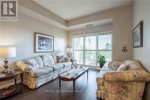 208 - 2075 Amherst Heights Drive, Burlington, ON - Indoor Photo Showing Living Room