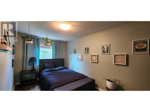 532 Blake Court, Warfield, BC - Indoor Photo Showing Bedroom