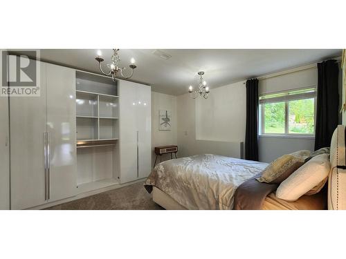 532 Blake Court, Warfield, BC - Indoor Photo Showing Bedroom