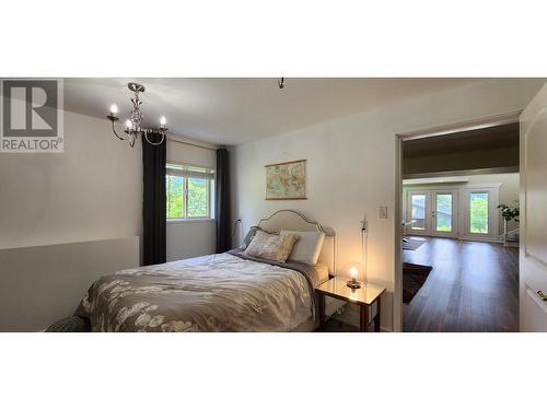 532 Blake Court, Warfield, BC - Indoor Photo Showing Bedroom