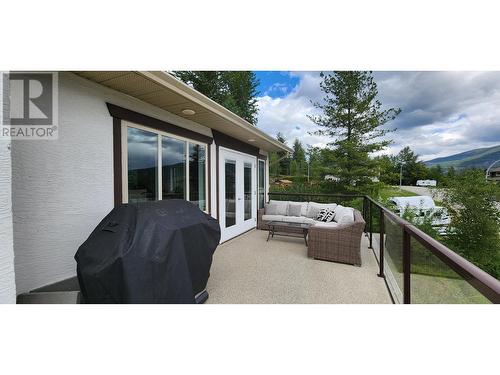 532 Blake Court, Warfield, BC - Outdoor With Exterior