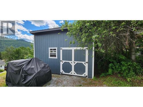 532 Blake Court, Warfield, BC - Outdoor