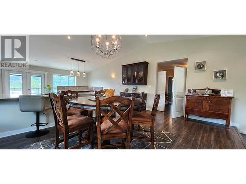 532 Blake Court, Warfield, BC - Indoor Photo Showing Dining Room