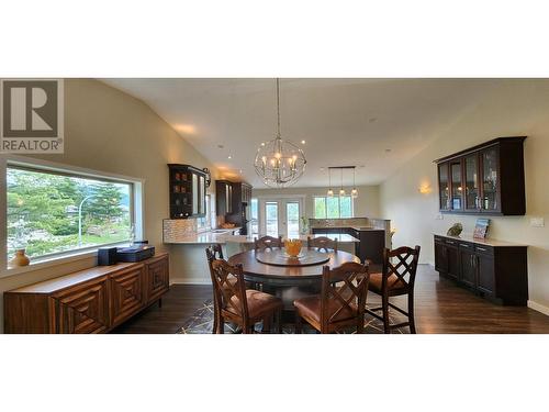 532 Blake Court, Warfield, BC - Indoor Photo Showing Dining Room