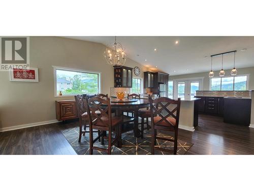 532 Blake Court, Warfield, BC - Indoor Photo Showing Dining Room