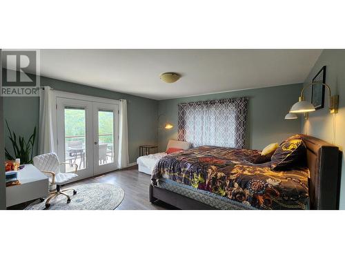 532 Blake Court, Warfield, BC - Indoor Photo Showing Bedroom