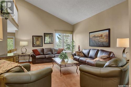 2415 Klein Place E, Regina, SK - Indoor Photo Showing Living Room