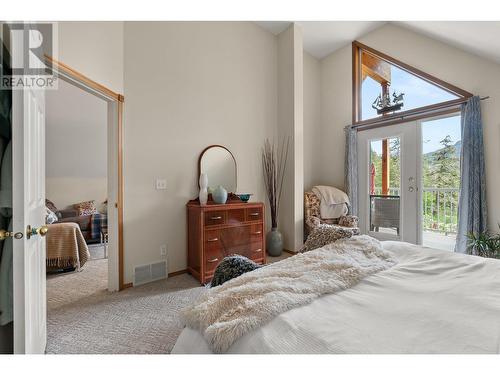 648 Sheep Creek Road, Kaleden, BC - Indoor Photo Showing Bedroom