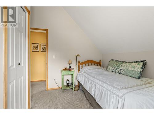 648 Sheep Creek Road, Kaleden, BC - Indoor Photo Showing Bedroom