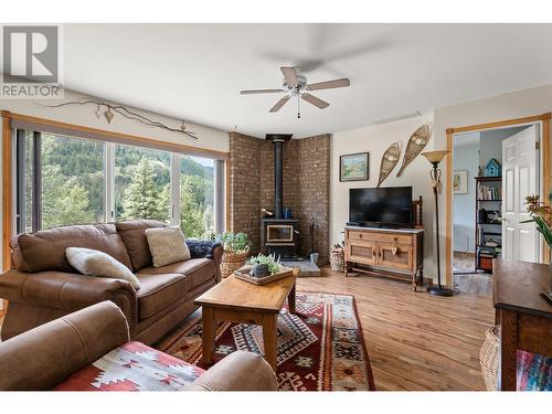 648 Sheep Creek Road, Kaleden, BC - Indoor Photo Showing Living Room With Fireplace