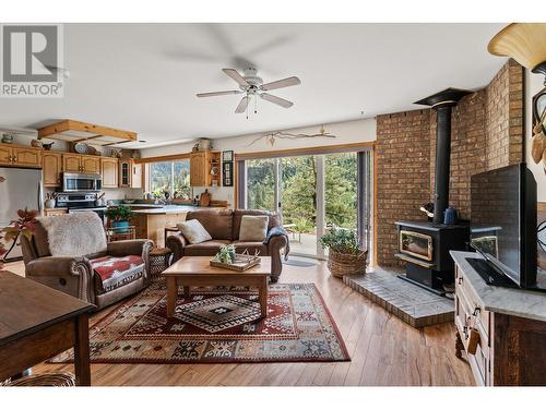 648 Sheep Creek Road, Kaleden, BC - Indoor Photo Showing Living Room With Fireplace