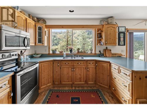 648 Sheep Creek Road, Kaleden, BC - Indoor Photo Showing Kitchen With Double Sink