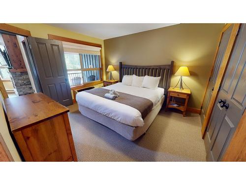 645D - 4559 Timberline Crescent, Fernie, BC - Indoor Photo Showing Bedroom