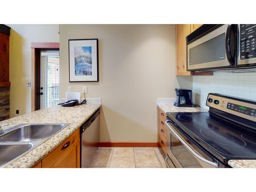 645D - 4559 Timberline Crescent, Fernie, BC - Indoor Photo Showing Kitchen