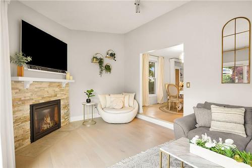 2 Lisajane Court, Hamilton, ON - Indoor Photo Showing Living Room With Fireplace