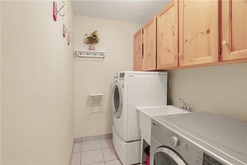 2 Lisajane Court, Hamilton, ON - Indoor Photo Showing Laundry Room