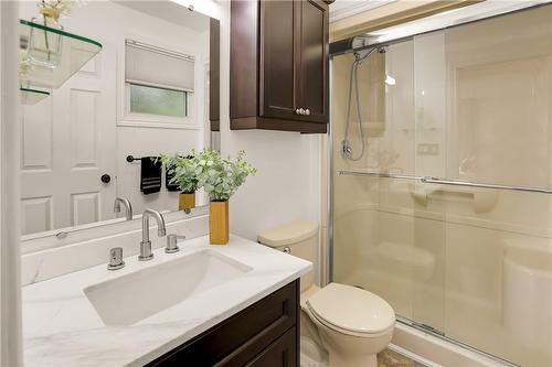 2 Lisajane Court, Hamilton, ON - Indoor Photo Showing Bathroom