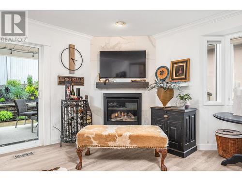 1220 25 Avenue Unit# 47, Vernon, BC - Indoor Photo Showing Living Room With Fireplace