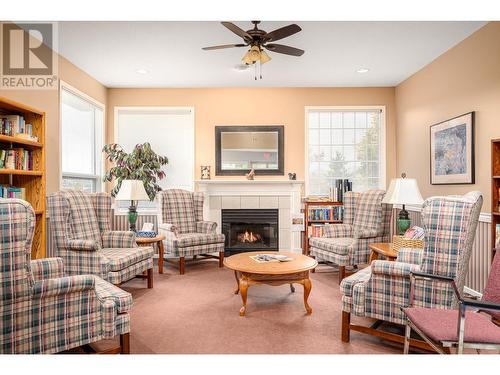 1220 25 Avenue Unit# 47, Vernon, BC - Indoor Photo Showing Living Room With Fireplace