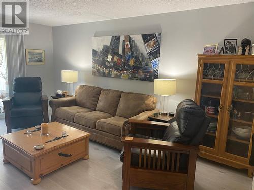 9107 62Nd Avenue Unit# 1, Osoyoos, BC - Indoor Photo Showing Living Room