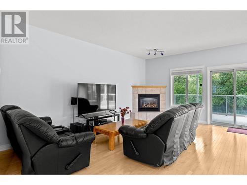 3727 Overlander Drive, Kamloops, BC - Indoor Photo Showing Living Room With Fireplace