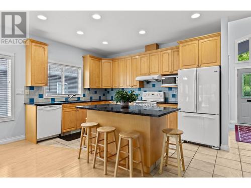 3727 Overlander Drive, Kamloops, BC - Indoor Photo Showing Kitchen