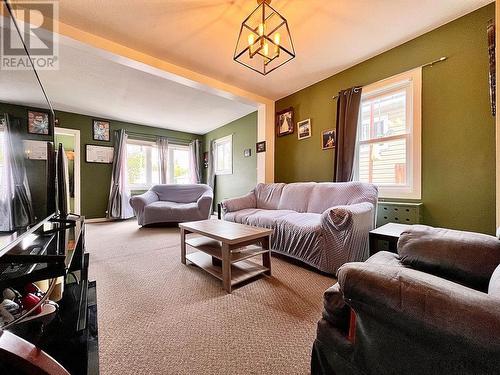 521 Waterloo Rd, Timmins, ON - Indoor Photo Showing Living Room