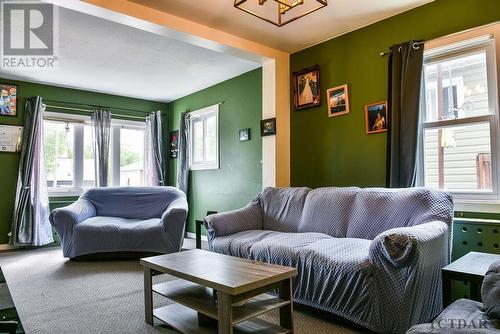 521 Waterloo Rd, Timmins, ON - Indoor Photo Showing Living Room