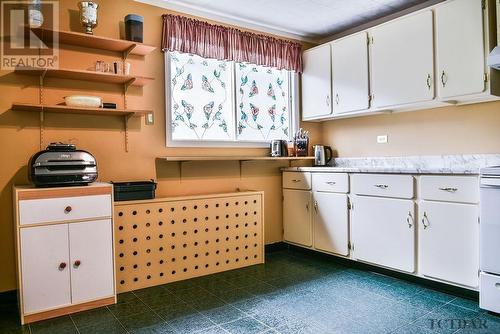 521 Waterloo Rd, Timmins, ON - Indoor Photo Showing Kitchen