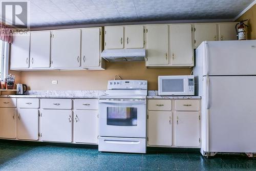 521 Waterloo Rd, Timmins, ON - Indoor Photo Showing Kitchen