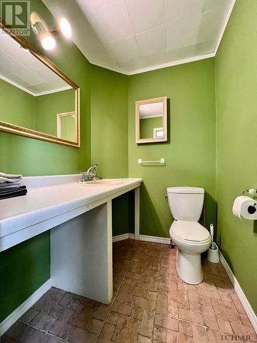 521 Waterloo Rd, Timmins, ON - Indoor Photo Showing Bathroom