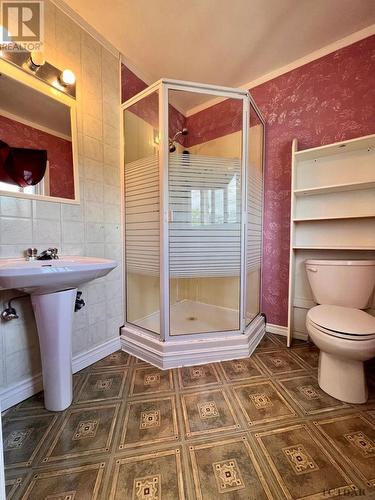 521 Waterloo Rd, Timmins, ON - Indoor Photo Showing Bathroom