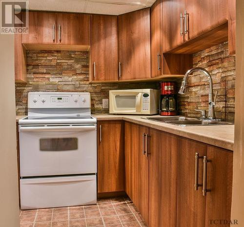 521 Waterloo Rd, Timmins, ON - Indoor Photo Showing Kitchen With Double Sink