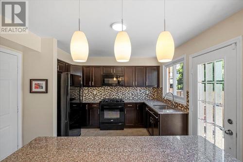 5033 Marjan Lane, Burlington, ON - Indoor Photo Showing Kitchen With Upgraded Kitchen