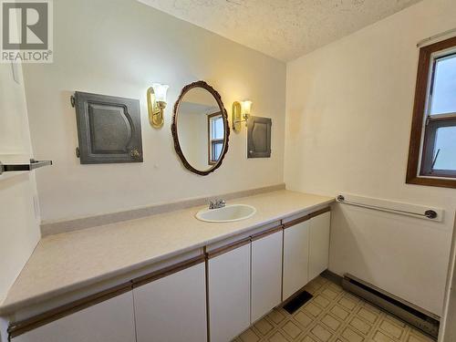 2282 Quartz Avenue, Quesnel, BC - Indoor Photo Showing Bathroom