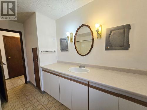 2282 Quartz Avenue, Quesnel, BC - Indoor Photo Showing Bathroom