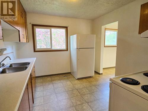 2282 Quartz Avenue, Quesnel, BC - Indoor Photo Showing Kitchen With Double Sink
