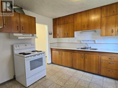 2282 Quartz Avenue, Quesnel, BC - Indoor Photo Showing Kitchen With Double Sink