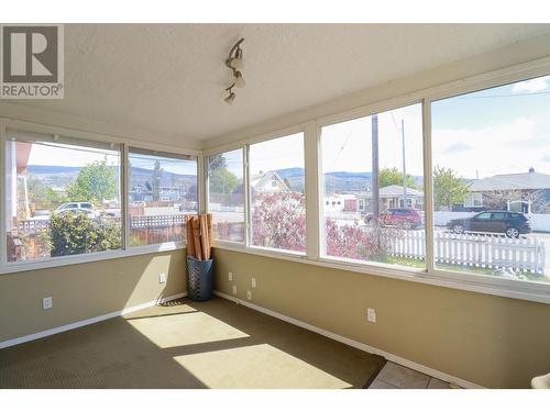 325 Nelson Avenue, Penticton, BC - Indoor